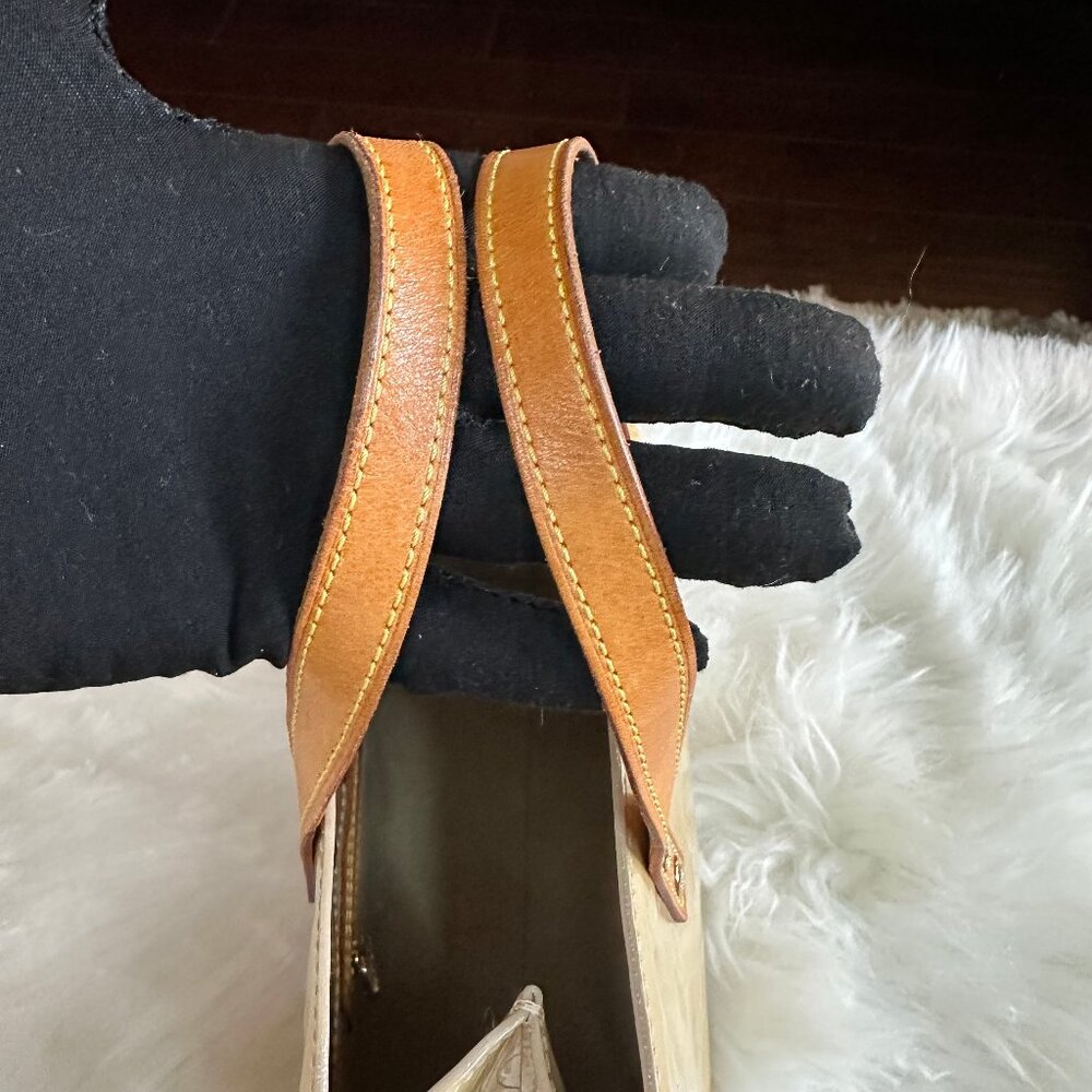 ❌SOLD❌ Authentic Louis Vuitton Monogram Vernis Reade PM Tote - Picture 10 of 15
